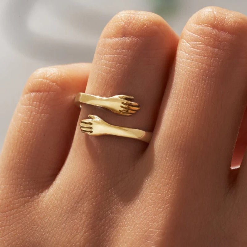 Angelica – Bague ouverte ajustable avec mains entrelacées