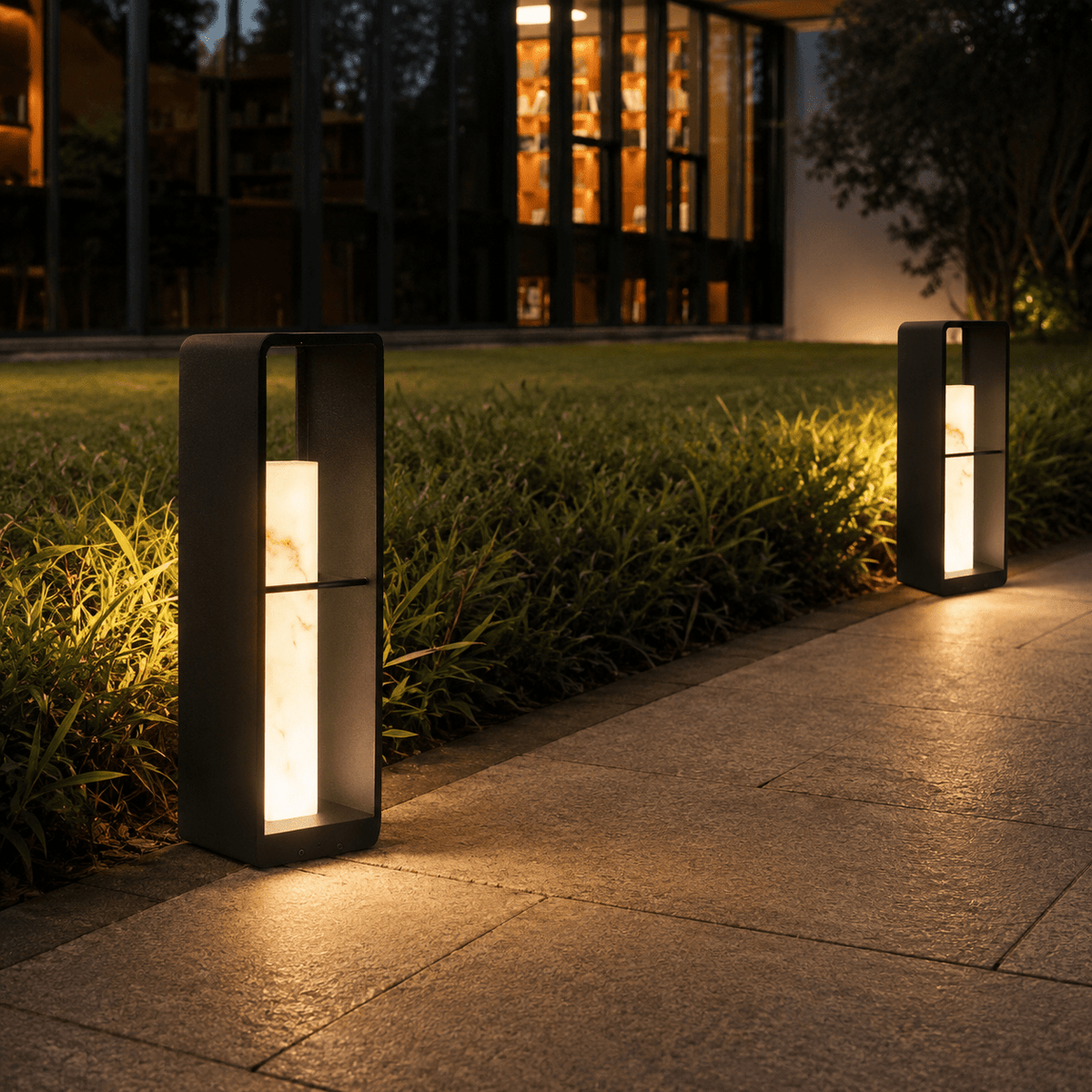 Sari Solar Garden Light with Stainless Steel Design