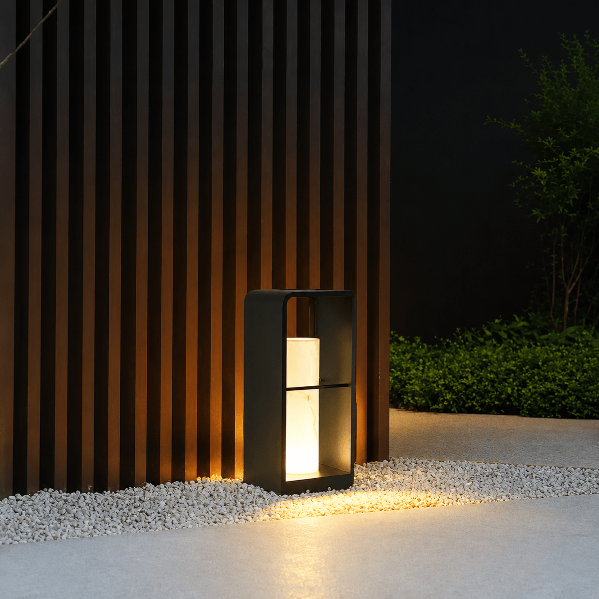 Sari Solar Garden Light with Stainless Steel Design