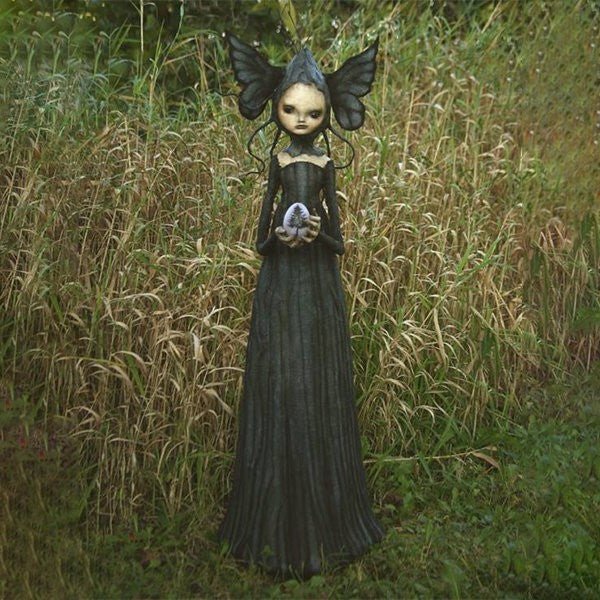 The Dark and Bizarre Art – Creepy Witch Sculptures (Halloween Decoration)